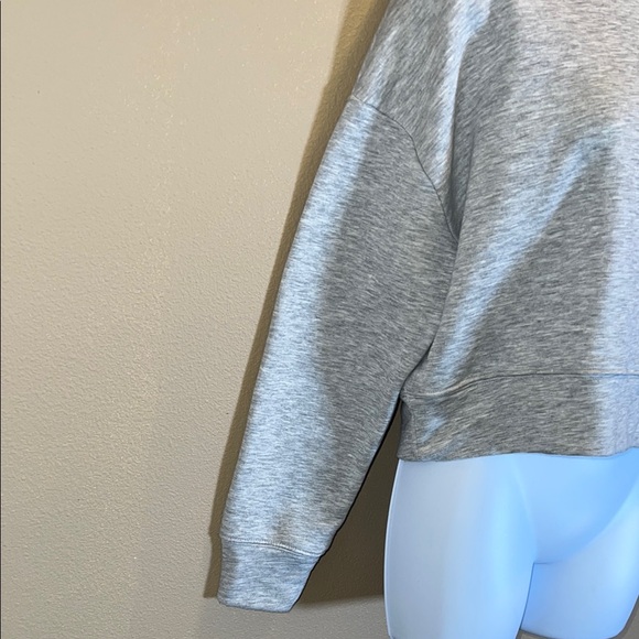 Zara Women’s Gray Relaxed Cropped Hoodie Sweatshirt SZ Small - Picture 2 of 11